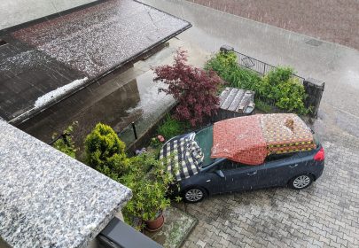 Car,Covered,In,Blankets,During,Strong,Hail,Storm.,Car,Protection